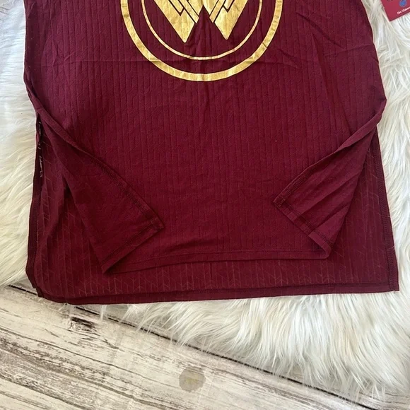 Her Universe Wonder Woman Sleeveless Top Size Medium - Picture 3 of 5